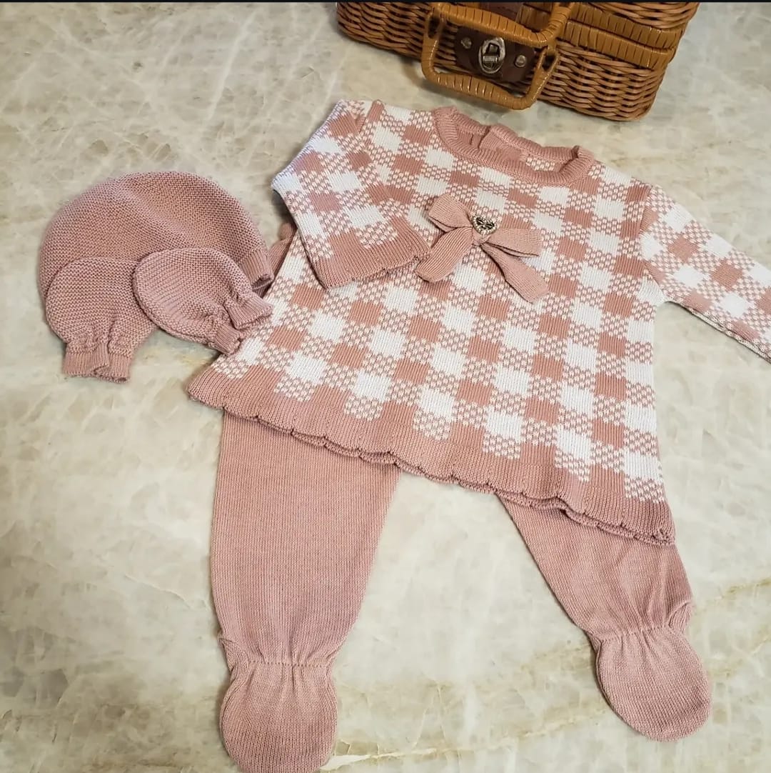 Vestido e Calça Xadrez Rosé Manga longa com touca e luvas