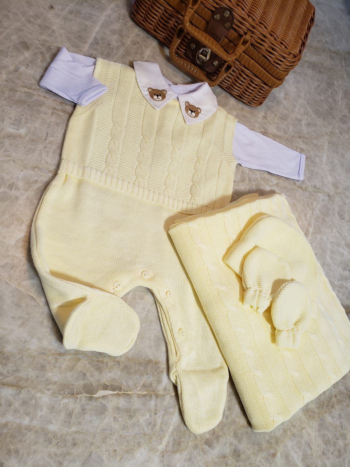 Saída Maternidade Tricô Ursinhos Amarela — Kit Completo