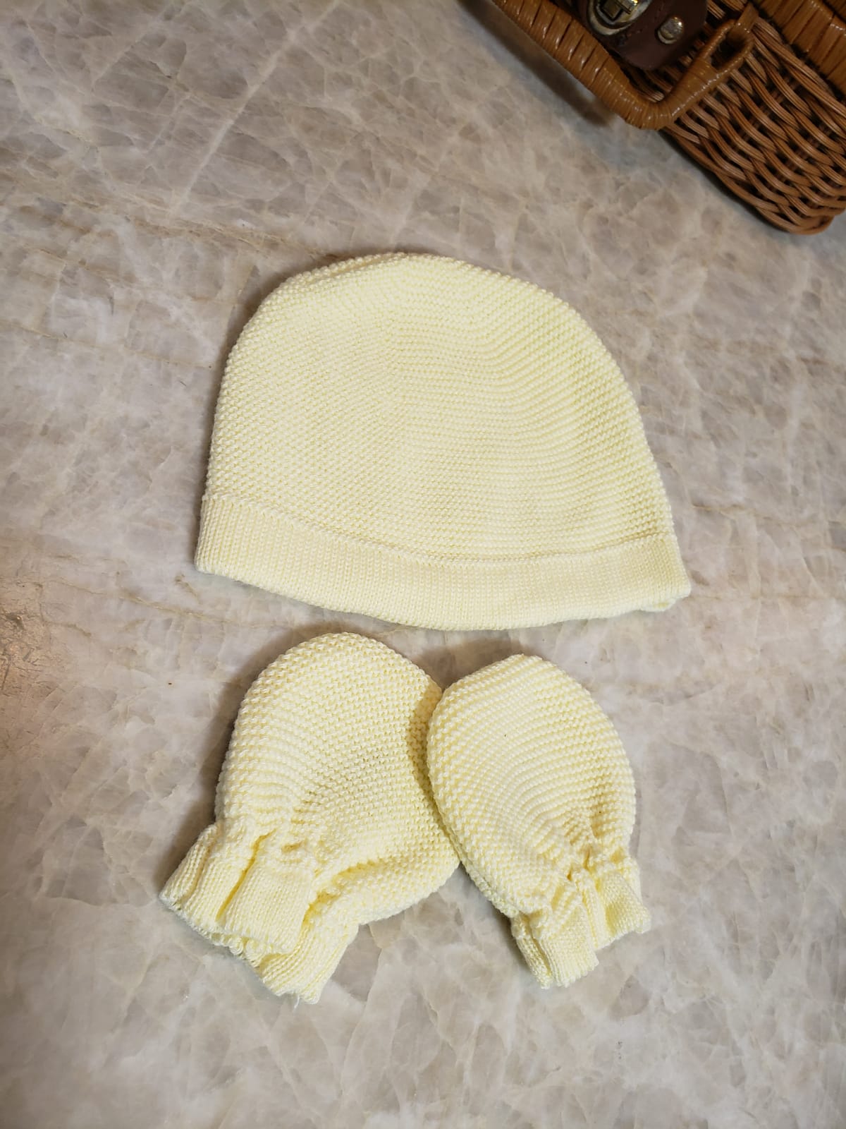 Touca e Luvas Amarelo Bebê